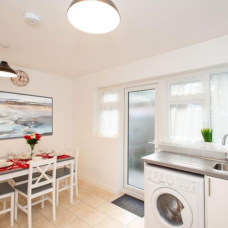 Stunning Four Bedroom House Close To Excel, O2 & Central London With Free Parking ภายนอก รูปภาพ