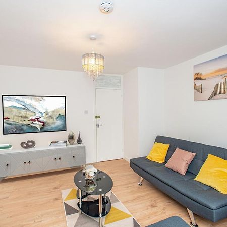 Stunning Four Bedroom House Close To Excel, O2 & Central London With Free Parking ภายนอก รูปภาพ