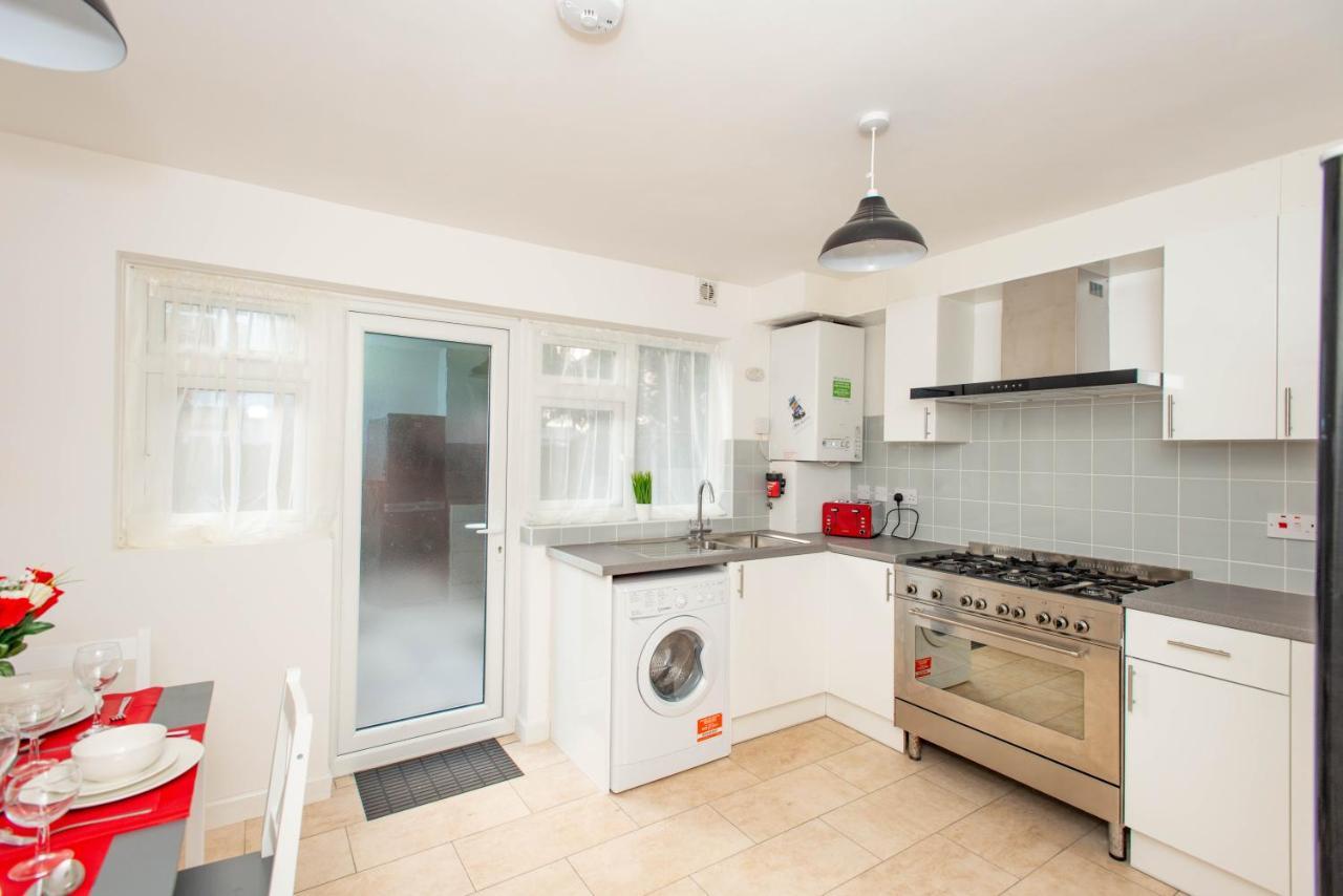 Stunning Four Bedroom House Close To Excel, O2 & Central London With Free Parking ภายนอก รูปภาพ