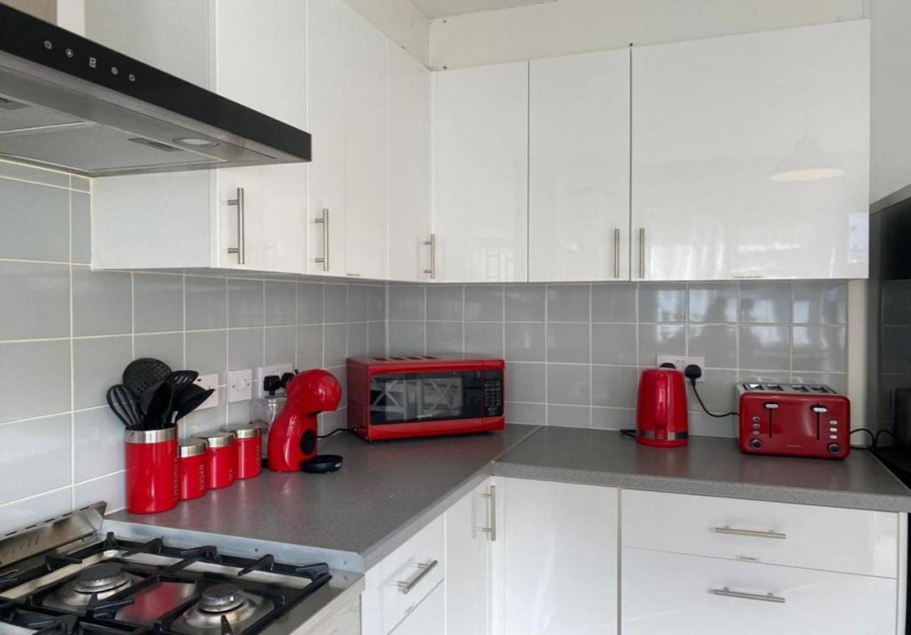Stunning Four Bedroom House Close To Excel, O2 & Central London With Free Parking ภายนอก รูปภาพ