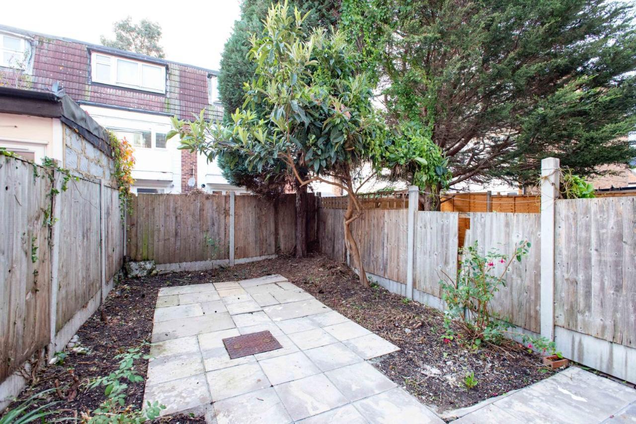 Stunning Four Bedroom House Close To Excel, O2 & Central London With Free Parking ภายนอก รูปภาพ