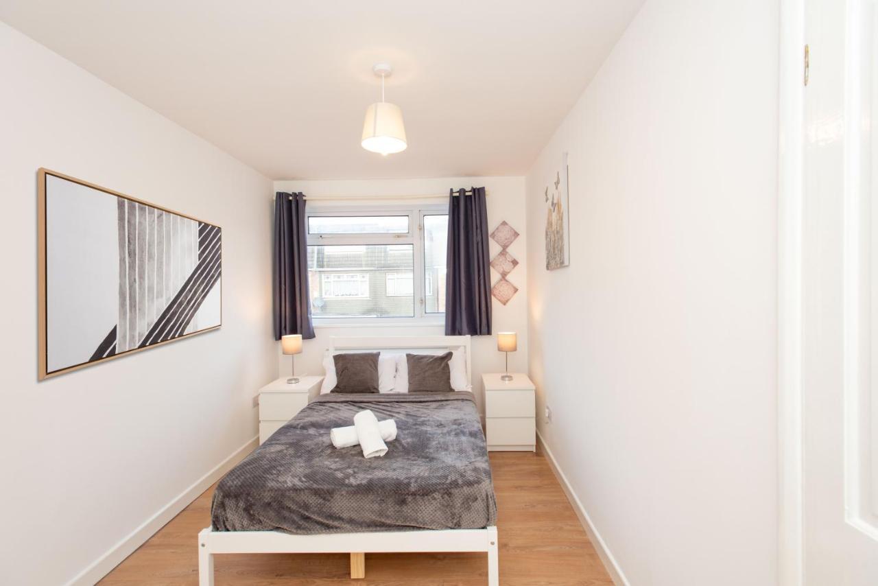 Stunning Four Bedroom House Close To Excel, O2 & Central London With Free Parking ภายนอก รูปภาพ