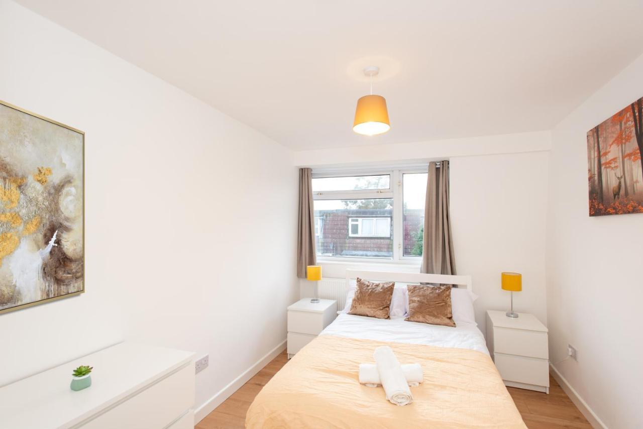 Stunning Four Bedroom House Close To Excel, O2 & Central London With Free Parking ภายนอก รูปภาพ