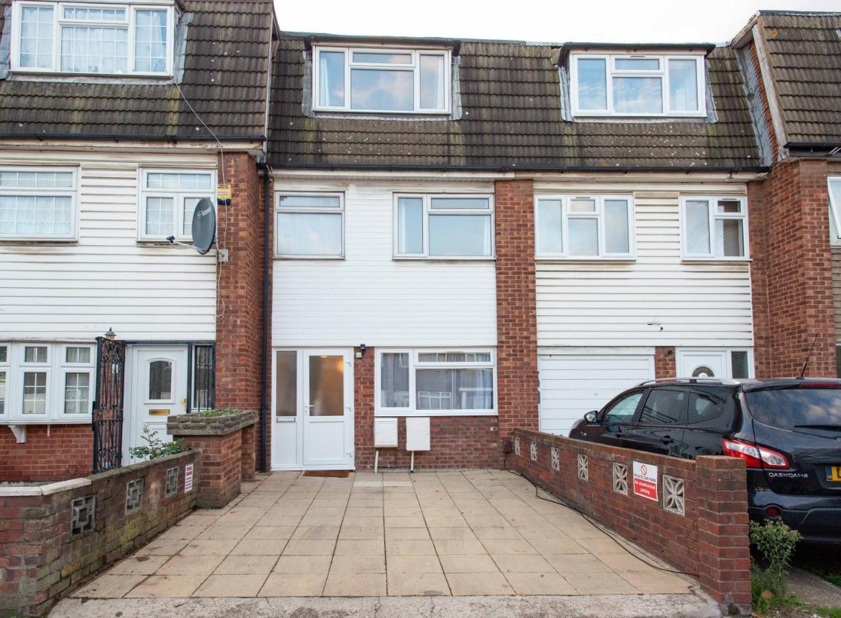 Stunning Four Bedroom House Close To Excel, O2 & Central London With Free Parking ภายนอก รูปภาพ