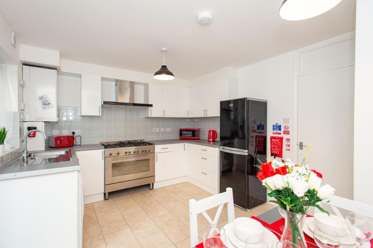 Stunning Four Bedroom House Close To Excel, O2 & Central London With Free Parking ภายนอก รูปภาพ