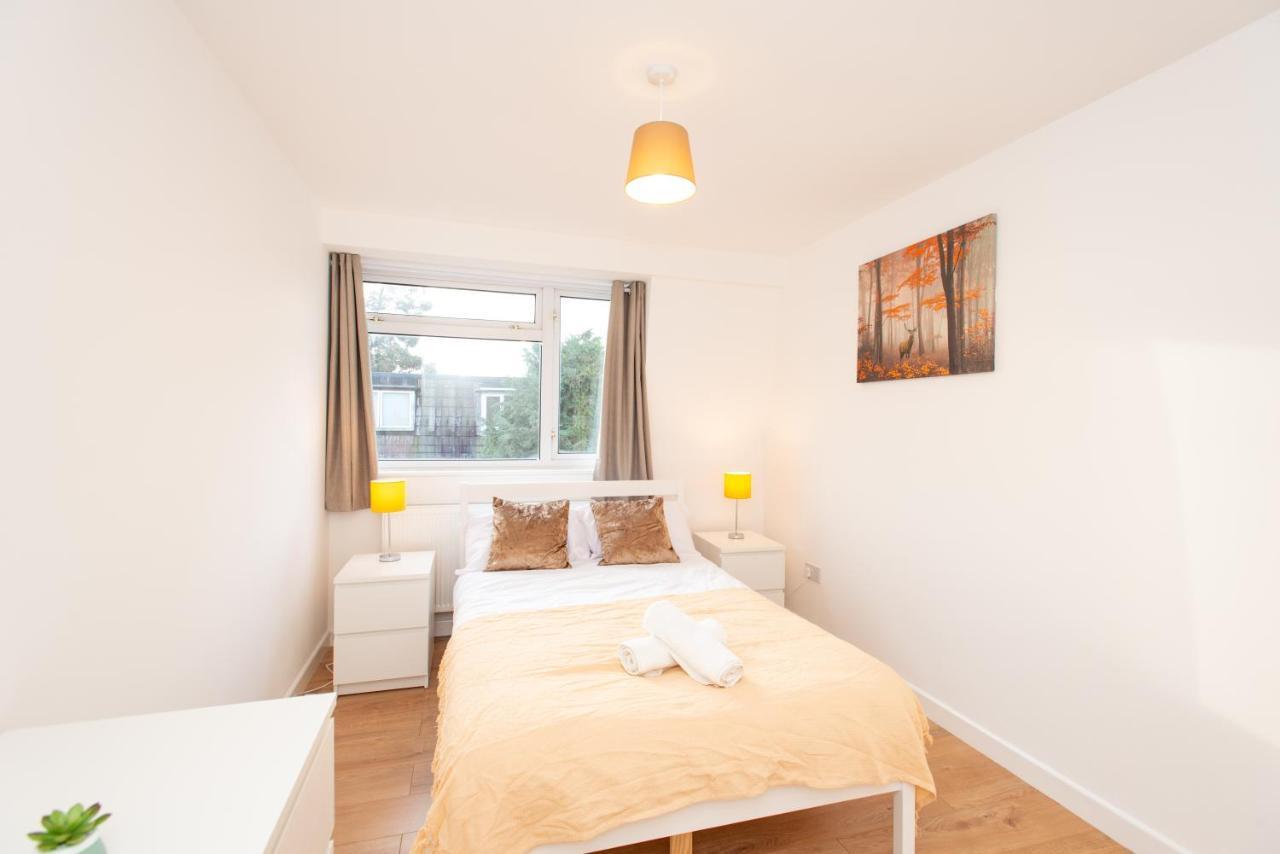 Stunning Four Bedroom House Close To Excel, O2 & Central London With Free Parking ภายนอก รูปภาพ